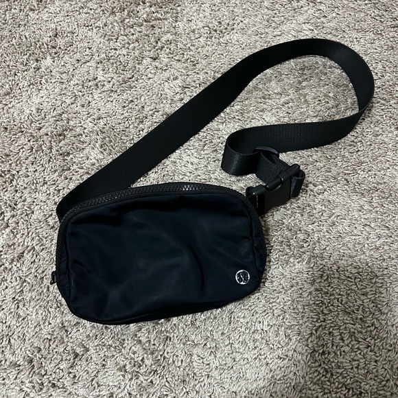 Lululemon Athletica Black Belt Bag - Picture 1 of 6